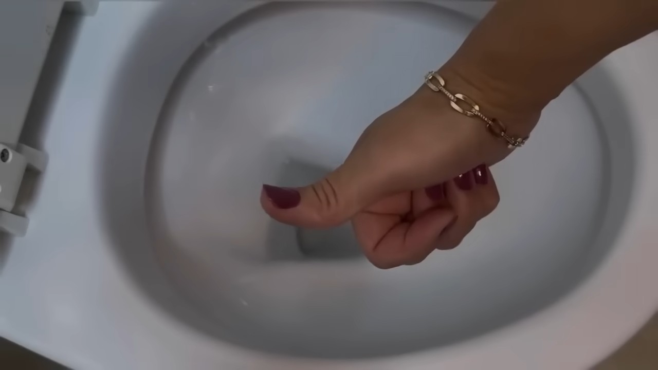 Vinegar and Salt Cleaning Hack
