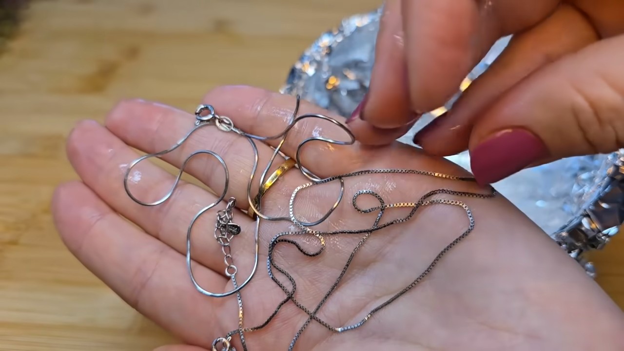 Clean silver with salt