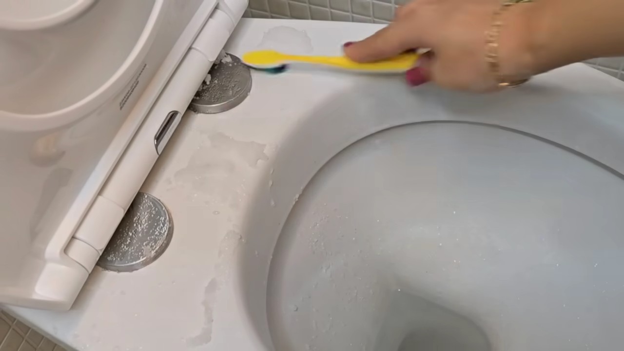 Salt and Baking Soda Cleaner