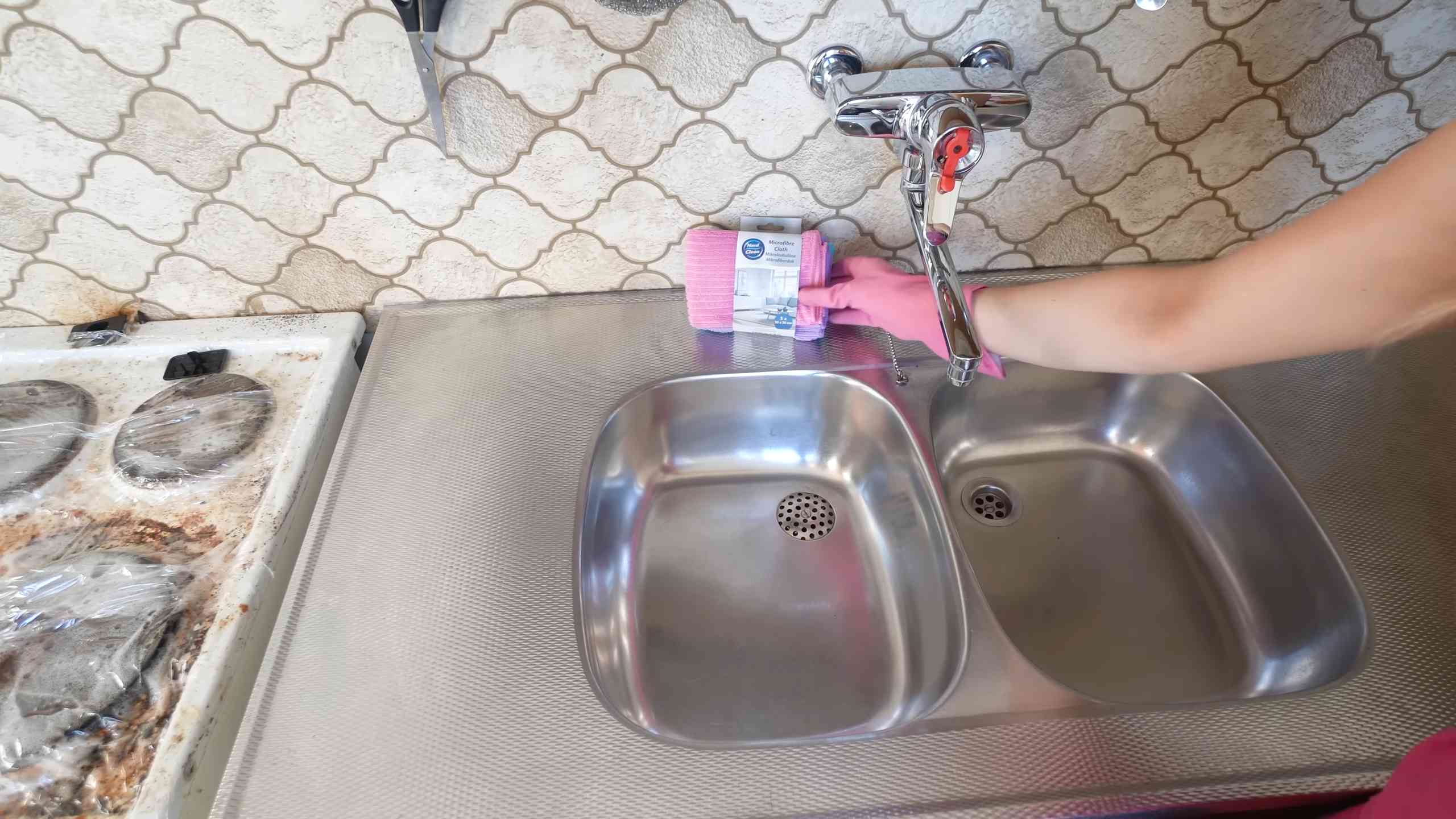 Scrub Daddy Cleaning Hack